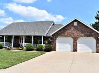 408 Honeysuckle Ln, Monett, MO 65708