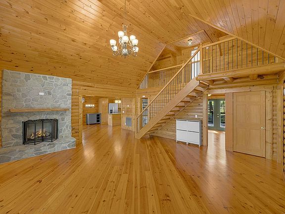 5th image of 215 Bowen Rd