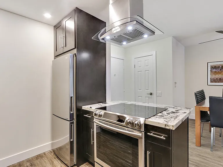 Woodcliff Apartments — Photo 17