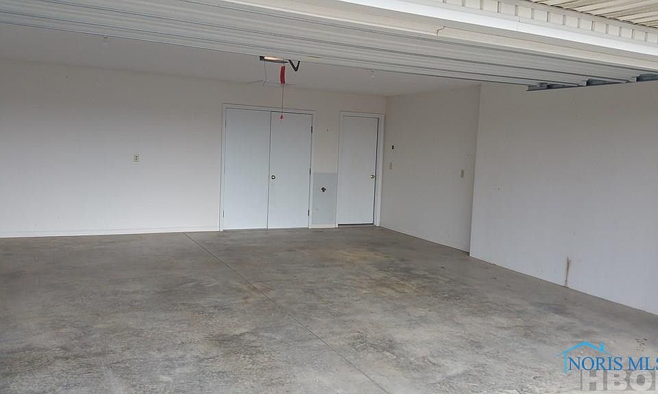 2nd image of 900 West St