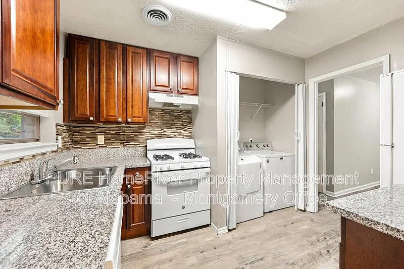 3 bed, 2.0 bath, 1144 sqft, $1,145 — Photo 2