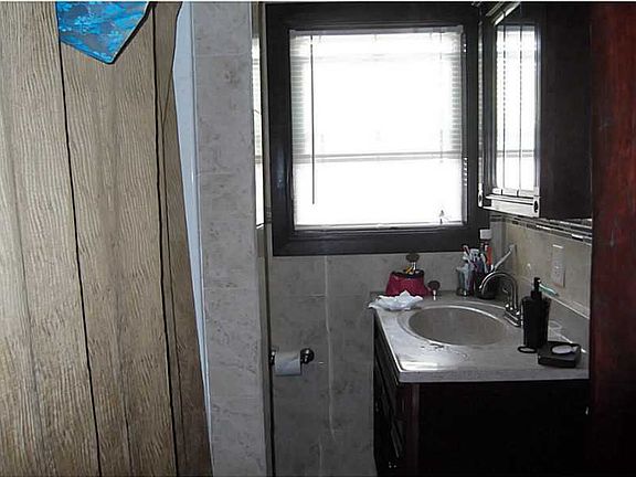 4th image of 20 Santiago St