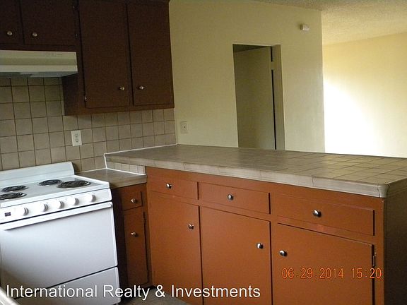 4th image of 10808 S Hoover St APT 4