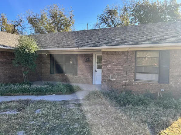 135 Orchard Dr, Chickasha, OK 73018