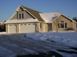 413 S Pine Grove Ln, Hortonville, WI