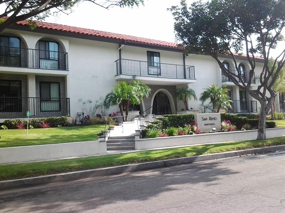 Front entrance to San Remo Apartments