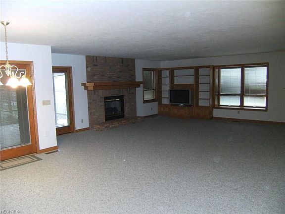 3rd image of 990 Oakland Blvd
