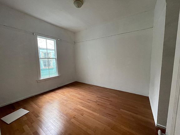 3rd image of 262 Monterey Blvd