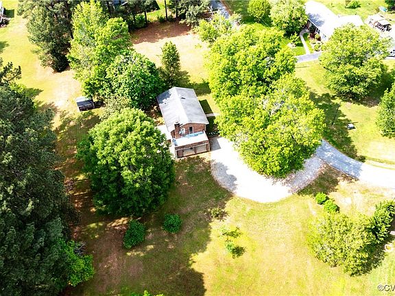 2nd image of 124 Mansion Dr