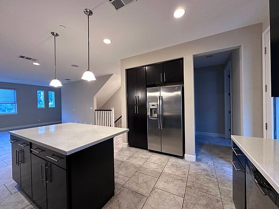 3rd image of 1089 E Duane Ave