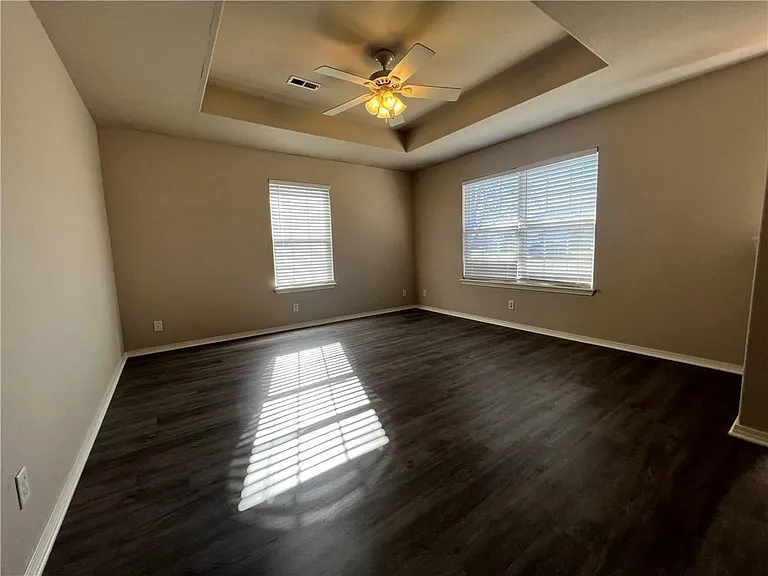 650 Appleridge Dr — Photo 3