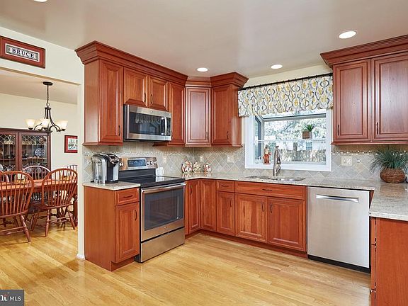 3rd image of 12604 Bayou Dr