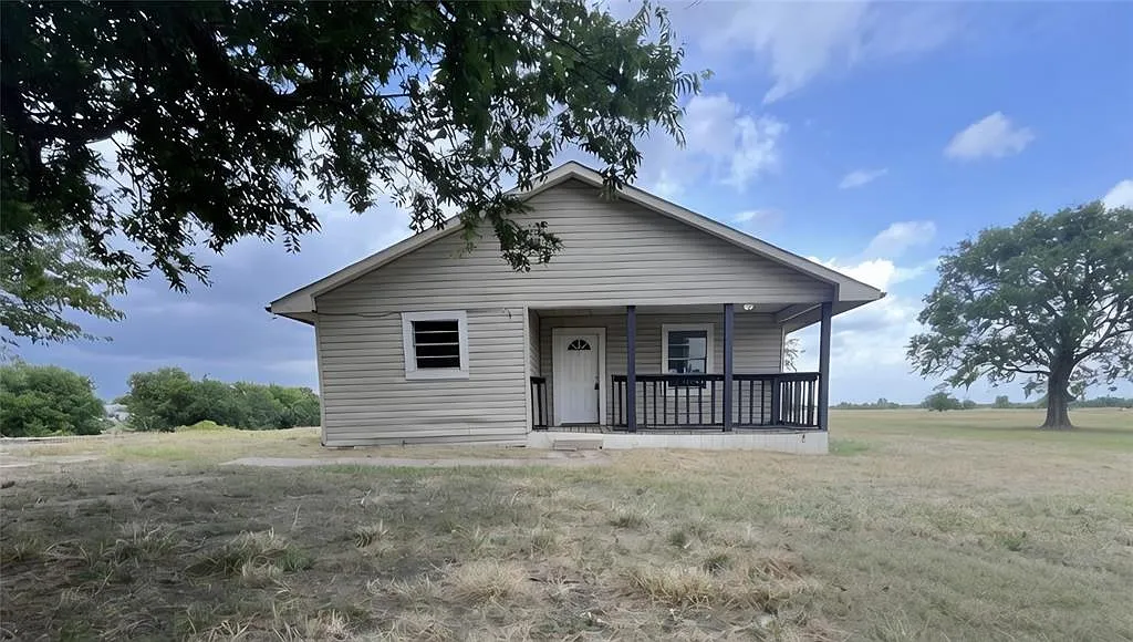 3 bed, 2.0 bath, 1362 sqft, $1,595 — Photo 2