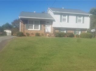 3151 Butterfield Dr, Winston Salem, NC 27105