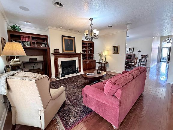 4th image of 1361 Rutherford St