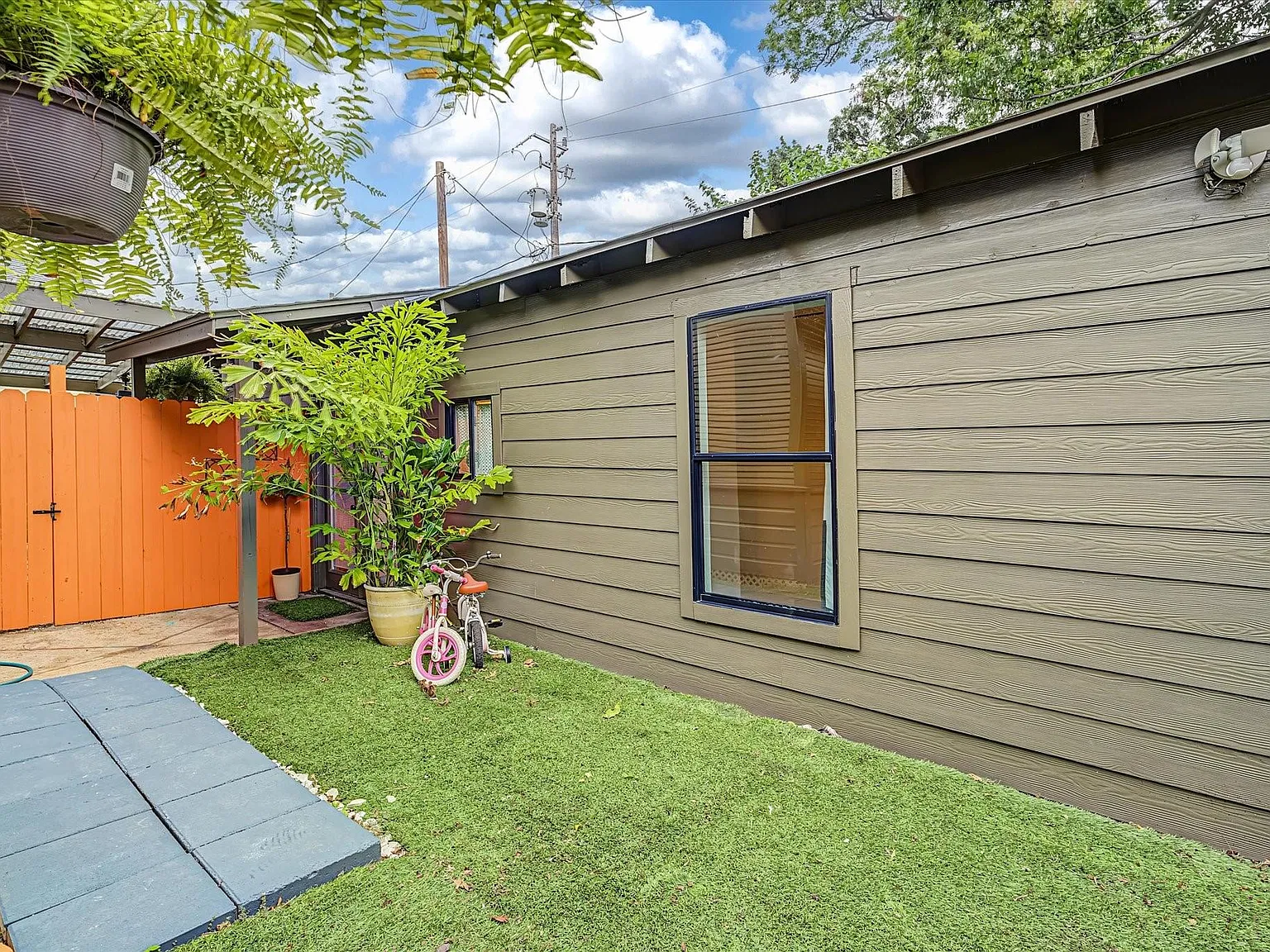 2 bed, 1.0 bath, 610 sqft, $1,200 — Photo 4