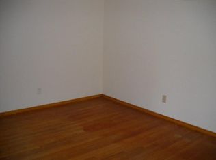 890 Rogers Ln, Florissant, MO 63033