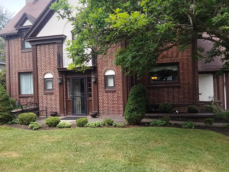 46 Westminster Dr — Photo 8