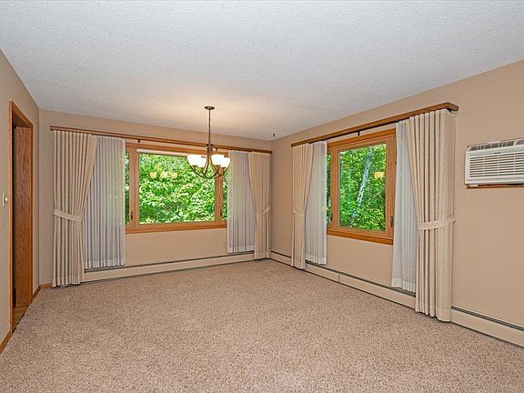 5th image of 1615 Woodbury Ln