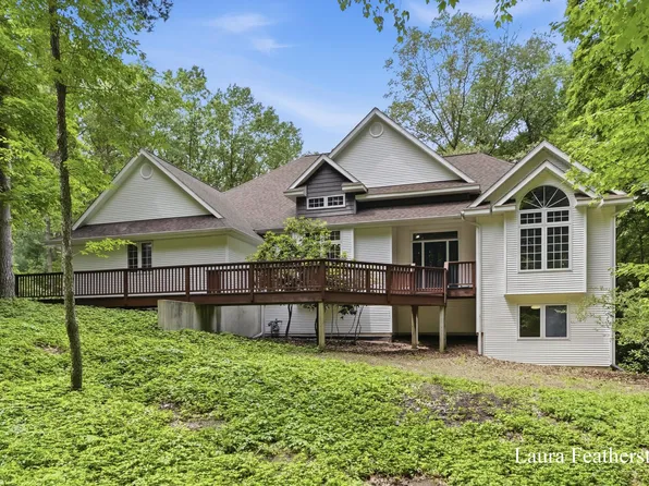 2291 Burton Pines Dr SE, Kentwood, MI 49546