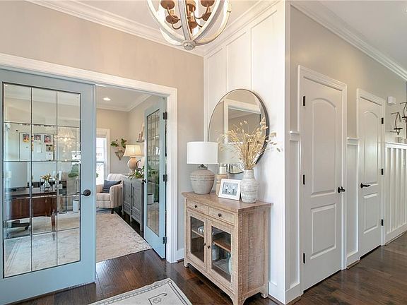 4th image of 2824 Camarillo Ln