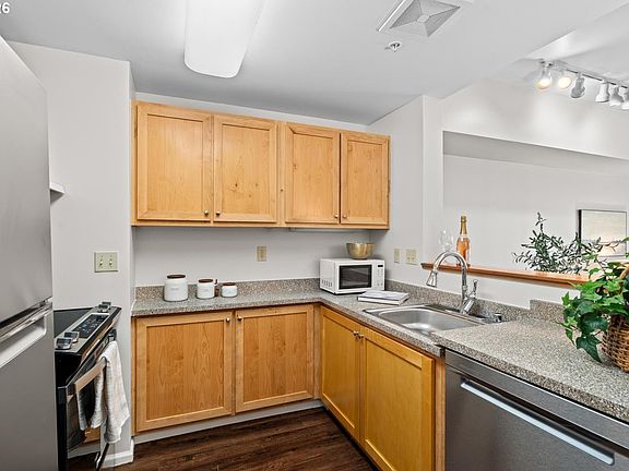 5th image of 701 Columbia St APT 515