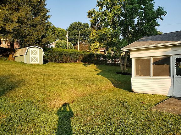 3rd image of 40 McLaughlin Dr