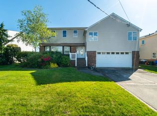 3536 Woodward St, Oceanside, NY 11572