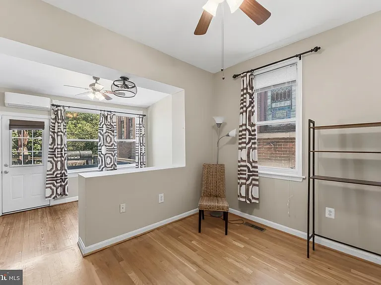 11 R St NW #1 — Photo 26
