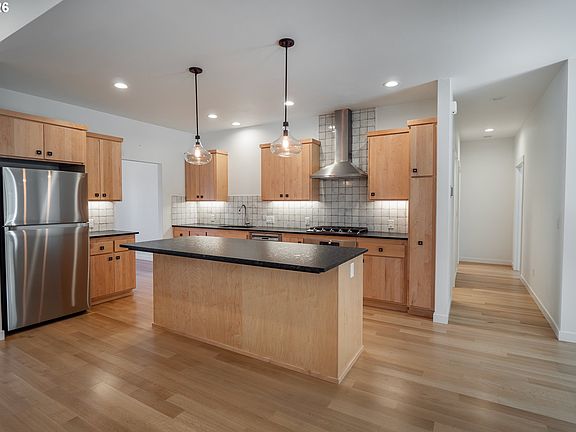 4th image of 1023 Lupine St
