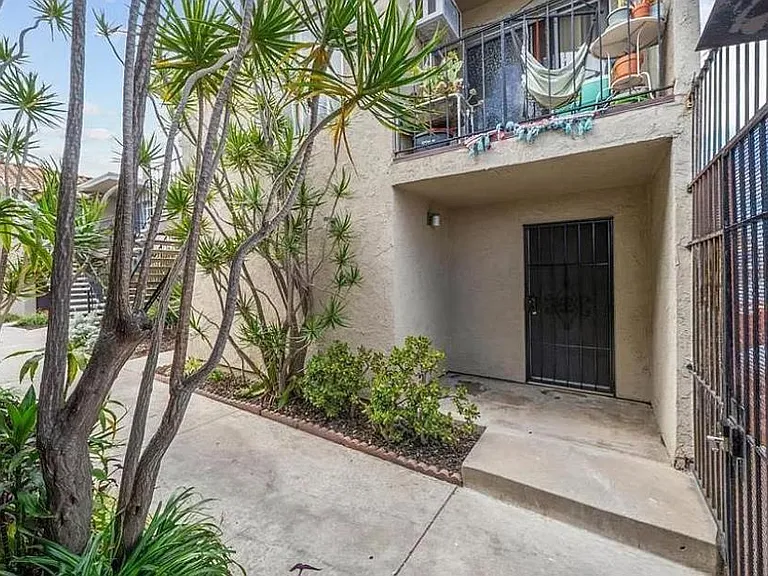 3825 Van Dyke Ave #3 — Photo 32