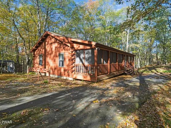109 Westwood Cir, Dingmans Ferry, PA 18328