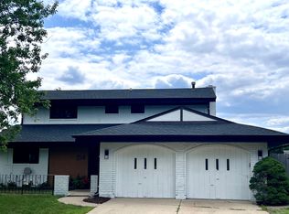 214 Cambridge Ln, Bloomingdale, IL 60108