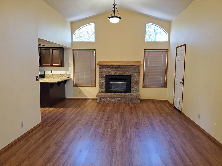 3422 Honeywood St — Photo 6