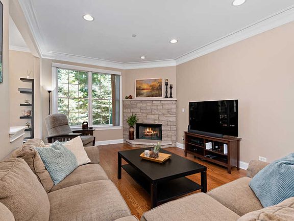 5th image of 720 Kingsbrook Gln