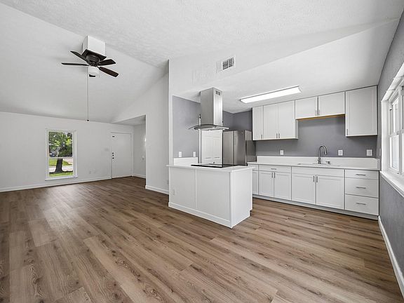3rd image of 22738 Millgate Dr