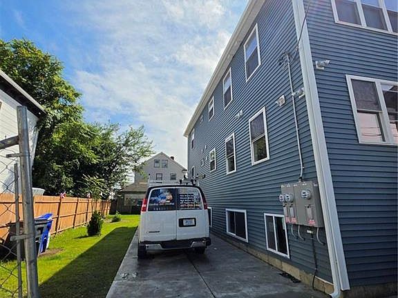 2nd image of 304 Swan St