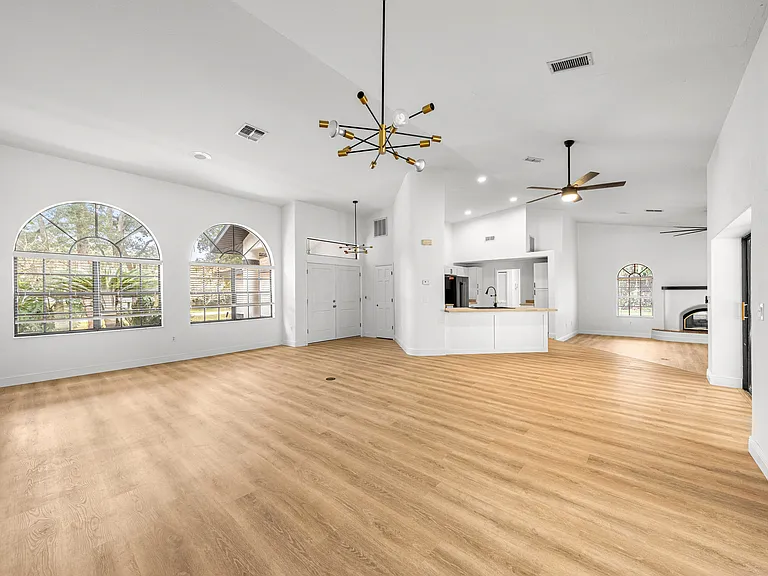 375 N Highview Ave — Photo 26