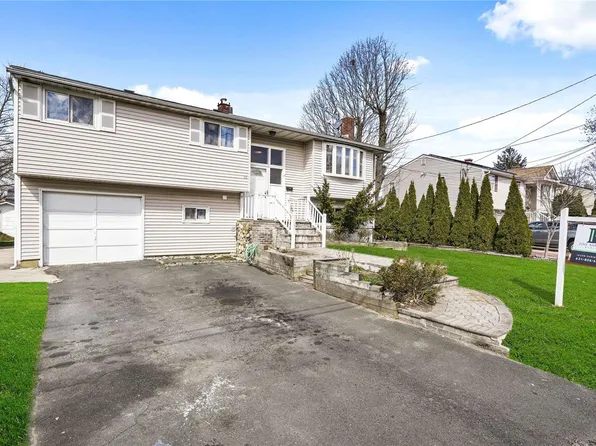 72 Owens Street, Brentwood, NY 11717