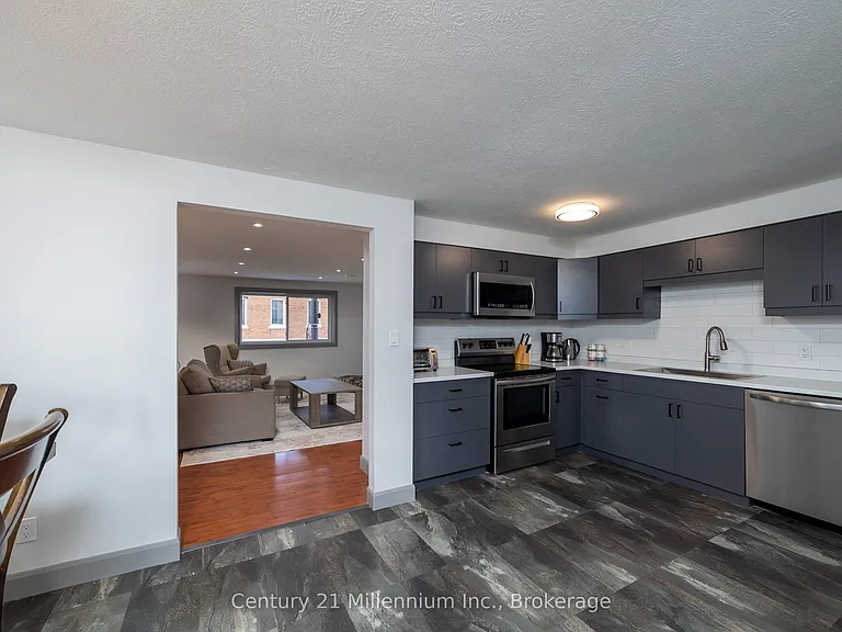 413 Queen St S #B — Photo 8