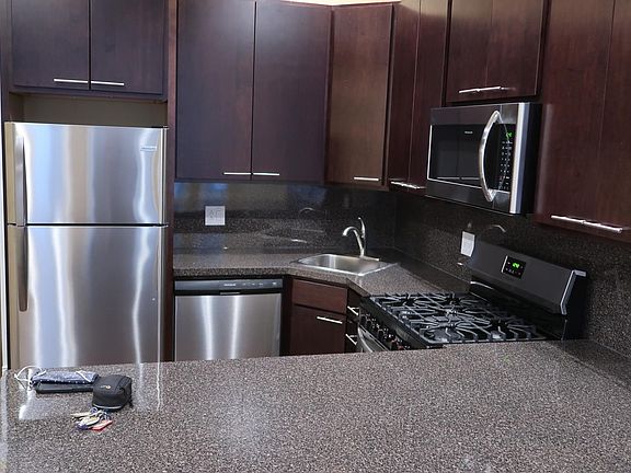 2nd image of 1353 N Ashland Ave