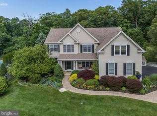 10 Pheasant Dr, Ringoes, NJ 08551