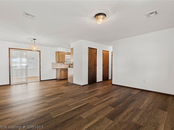 4th image of 617 N Harriet St
