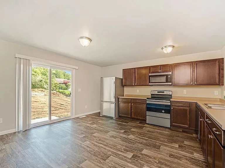 1043 Kenny Brook Ln — Photo 2