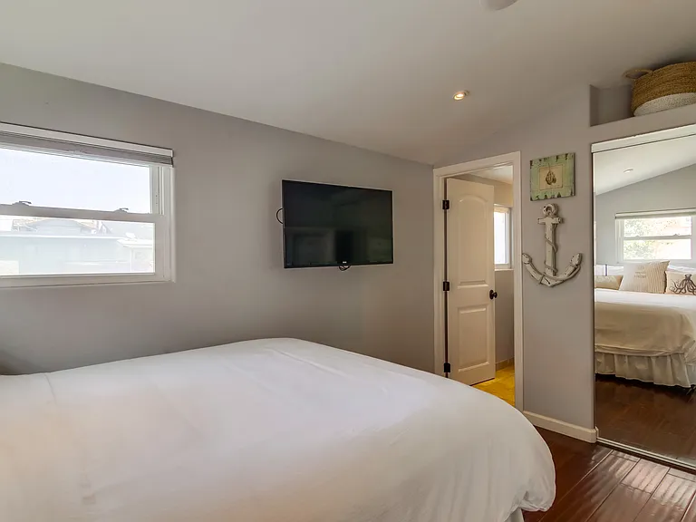 2715 Strandway — Photo 16