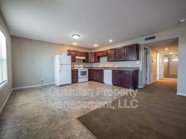 212 E 1st St, Maryville, MO 64468