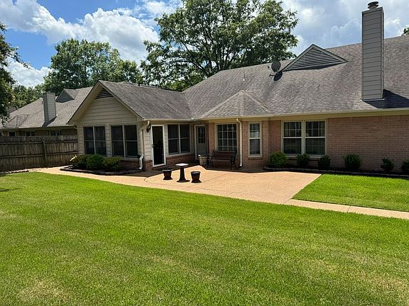 2nd image of 860 Joe Dr