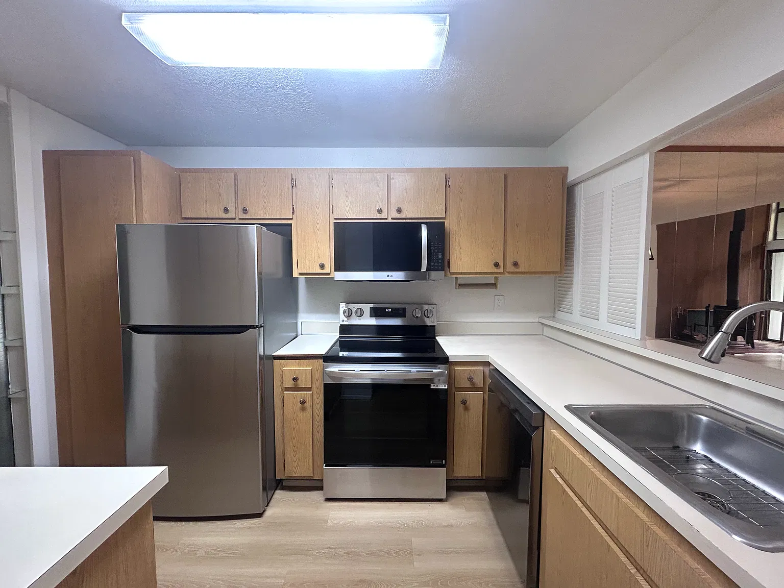 2 bed, 1.5 bath, 1048 sqft, $2,700 — Photo 1