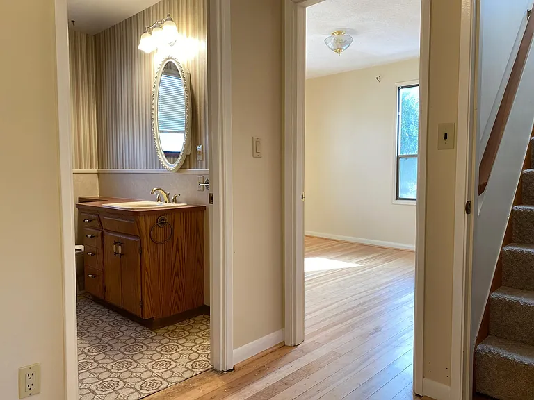 1456 Franklin Ave — Photo 8