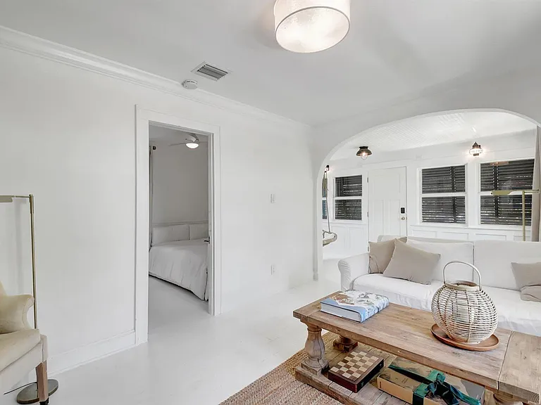 220 S L St — Photo 8
